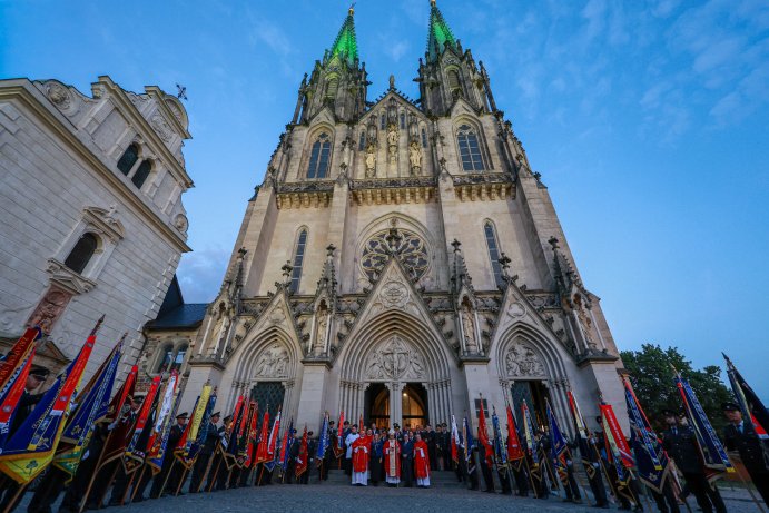 Hejtman ocenil čtrnáctiletou dívku a dva hasiče za záchranu života