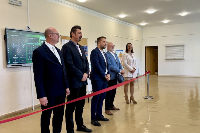 Lipnická elektrotechnická škola vyrábí vlastní elektřinu. Nové elektrárny pomohou i ve výuce