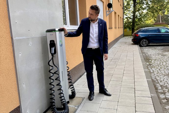 Lipnická elektrotechnická škola vyrábí vlastní elektřinu. Nové elektrárny pomohou i ve výuce