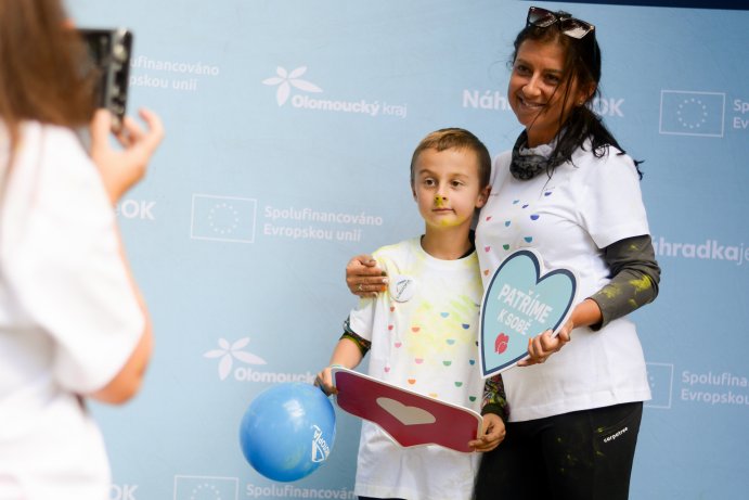  Duhový běh v Jeseníku spojil rodiny a upozornil na význam bezpečného zázemí
