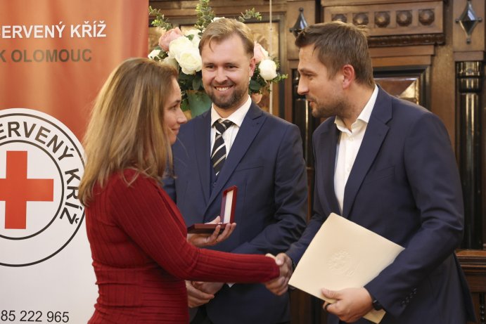  Prostějov ocenil bezpříspěvkové dárce krve. Medaile Jana Janského získaly desítky lidí
