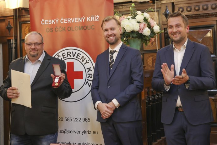  Prostějov ocenil bezpříspěvkové dárce krve. Medaile Jana Janského získaly desítky lidí

