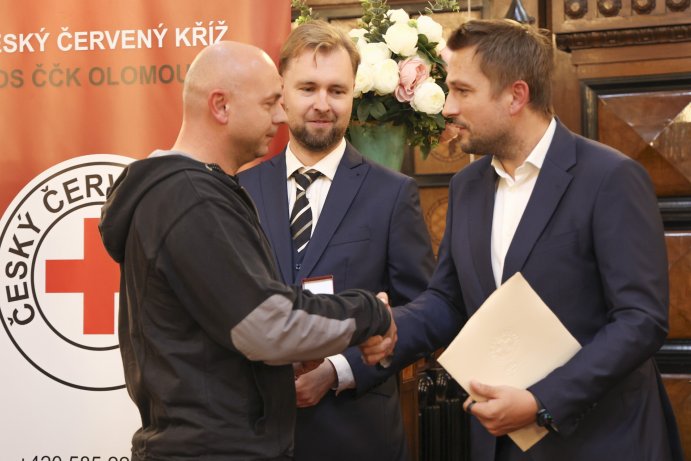  Prostějov ocenil bezpříspěvkové dárce krve. Medaile Jana Janského získaly desítky lidí
