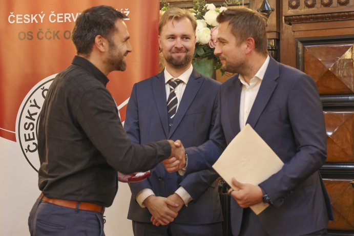  Prostějov ocenil bezpříspěvkové dárce krve. Medaile Jana Janského získaly desítky lidí
