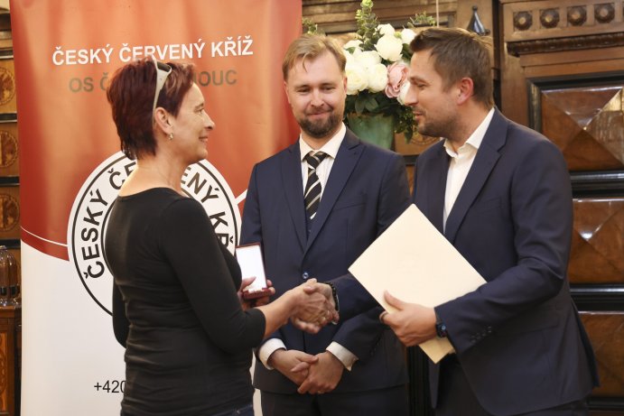  Prostějov ocenil bezpříspěvkové dárce krve. Medaile Jana Janského získaly desítky lidí
