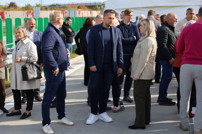  Nová silnice odvede tranzitní dopravu mimo Hranice a Teplice nad Bečvou
