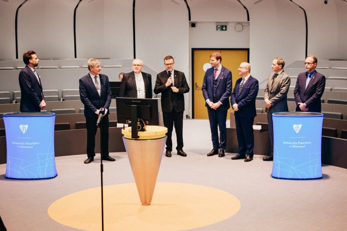  Červená budova v Olomouci připraví budoucí zdravotníky na praxi
