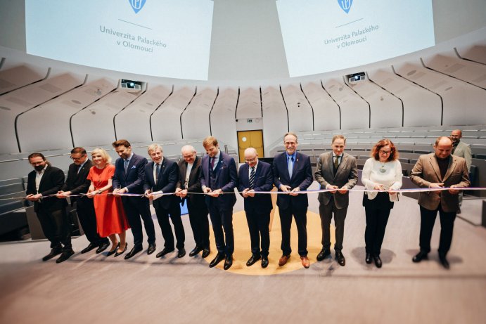 Červená budova v Olomouci připraví budoucí zdravotníky na praxi
