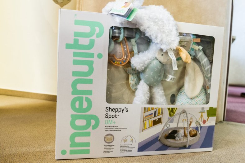 Eliška je první. Hejtman Josef Suchánek ji přivítal zprostředkovaně