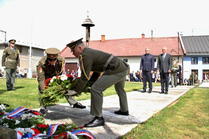Kraj uctil památku nevinných lidí. Na sklonku války je zavraždili nacisté (Zákřov)