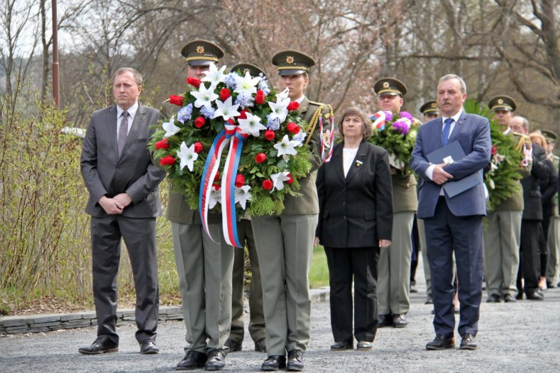 Kraj uctil památku nevinných lidí. Na sklonku války je zavraždili nacisté (Javoříčko)