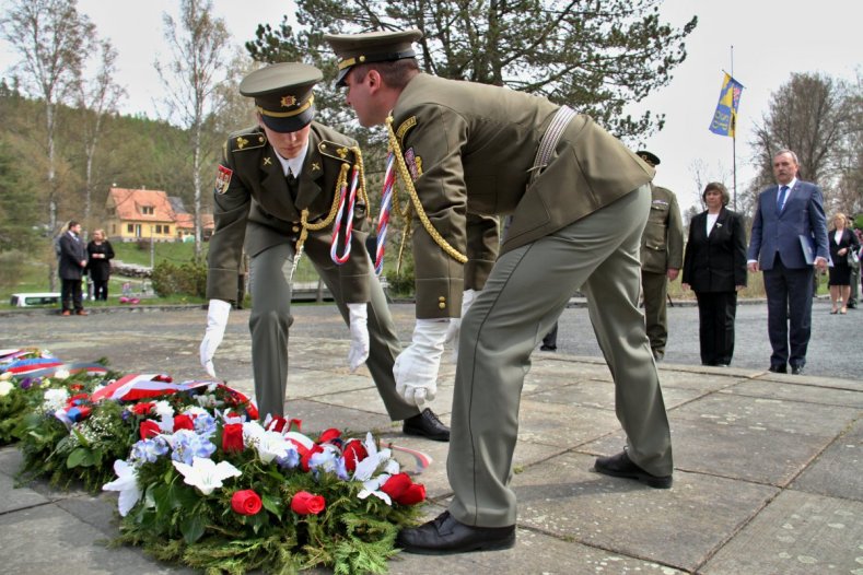 Kraj uctil památku nevinných lidí. Na sklonku války je zavraždili nacisté (Javoříčko)