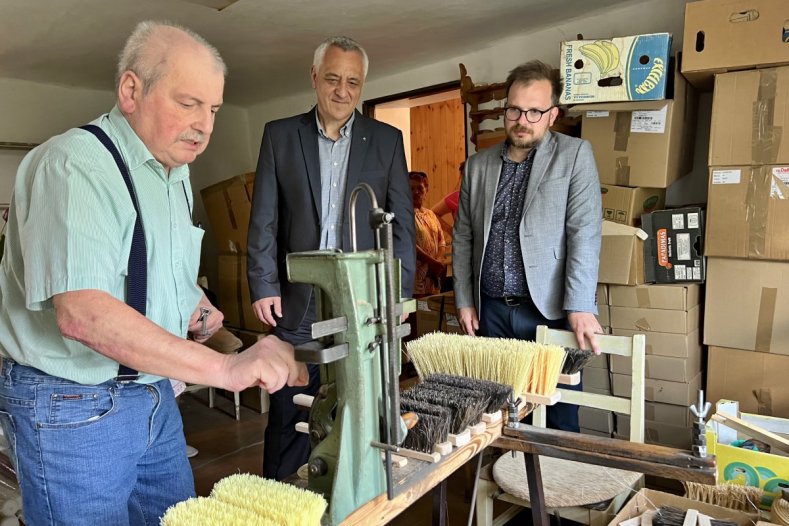 Kartáčník Alois Slepánek převzal titul Mistra tradiční rukodělné výroby Olomouckého kraje