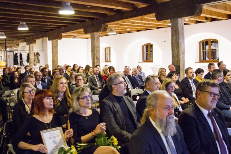 Kraj rozdal ceny za společenskou odpovědnost. Zvítězila univerzita i firmy