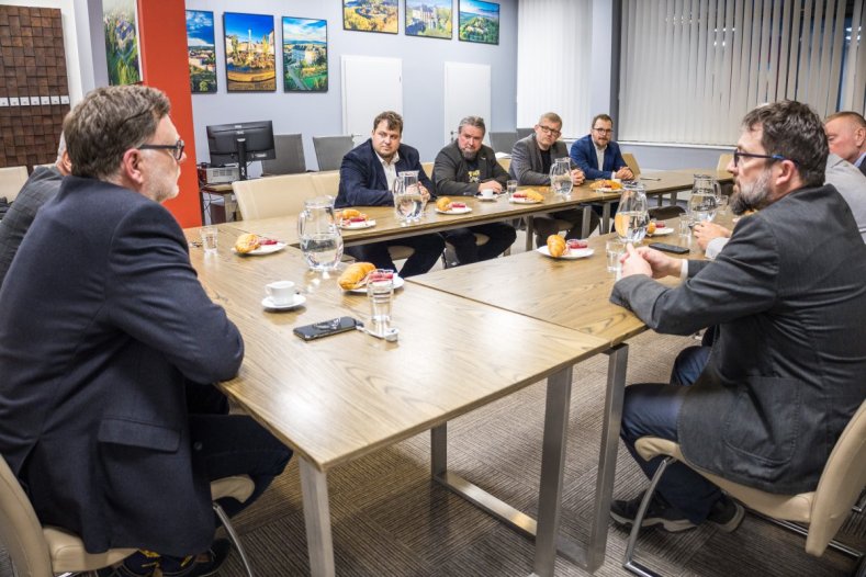 Ministr financí Stanjura debatoval s vedením kraje
