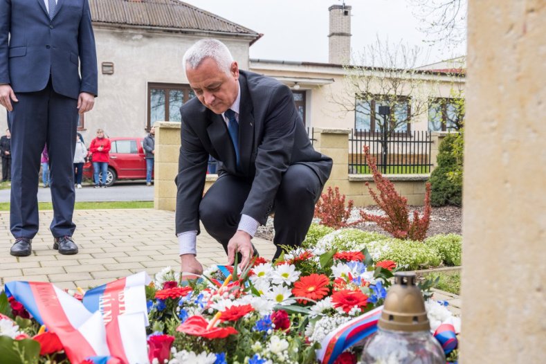 Zástupci kraje si připomněli tragédie z konce druhé světové války