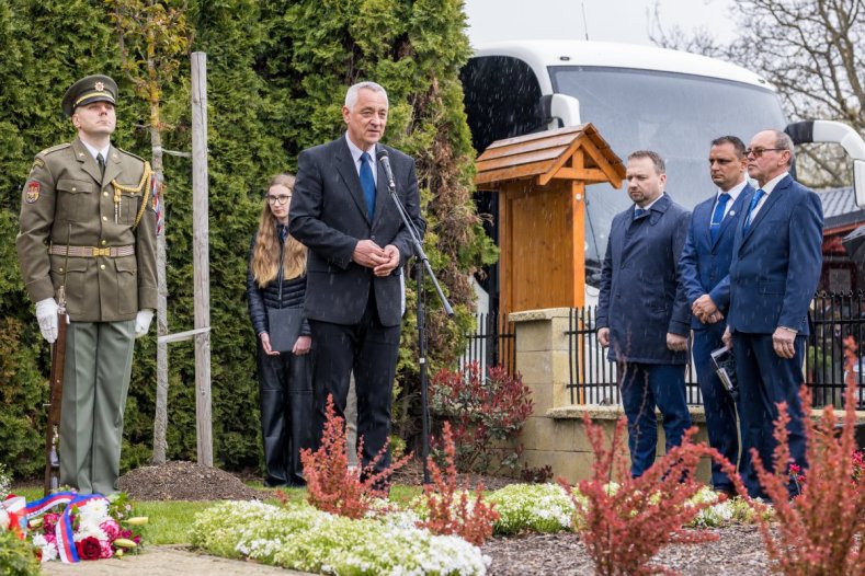 Zástupci kraje si připomněli tragédie z konce druhé světové války