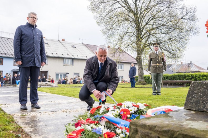 Zástupci kraje si připomněli tragédie z konce druhé světové války