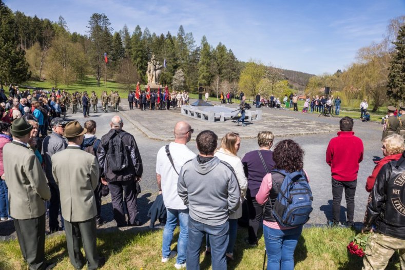 Zástupci kraje si připomněli tragédie z konce druhé světové války
