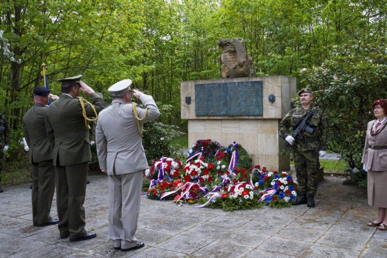 Zástupci kraje si připomněli tragédie z konce druhé světové války
