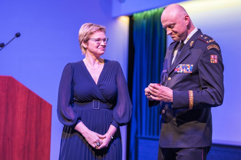 Stovky lidí pomohly tisícovkám uprchlíků. Kraj jim za to poděkoval