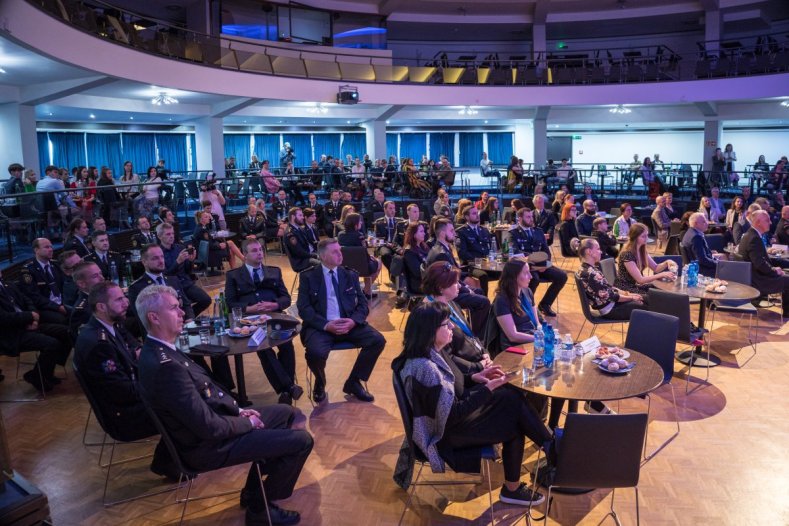 Stovky lidí pomohly tisícovkám uprchlíků. Kraj jim za to poděkoval