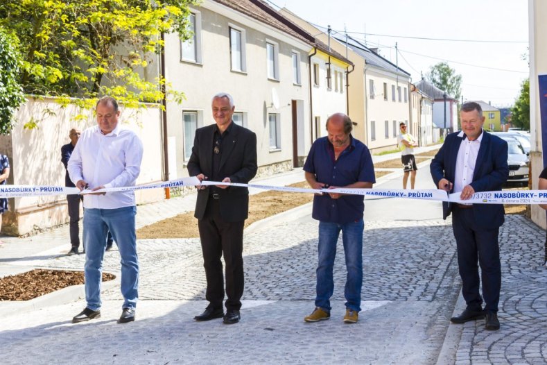 Další opravená silnice, tentokrát v Nasobůrkách