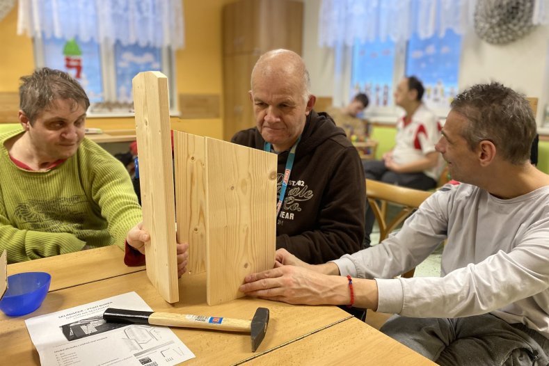 V centru se klienti pravidelně věnují kreativním činnostem (foto: Centrum Dominika Kokory)