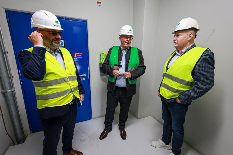 Hejtman debatoval s podnikateli i školáky a otevřel mobilní kancelář