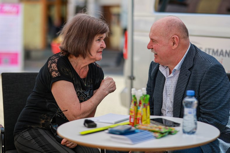 Hejtman debatoval s podnikateli i školáky a otevřel mobilní kancelář