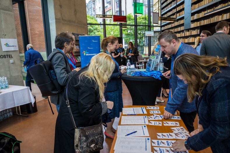 Umělá inteligence a průmysl 4.0. Olomoucká konference ukázala, jak se mění trh práce