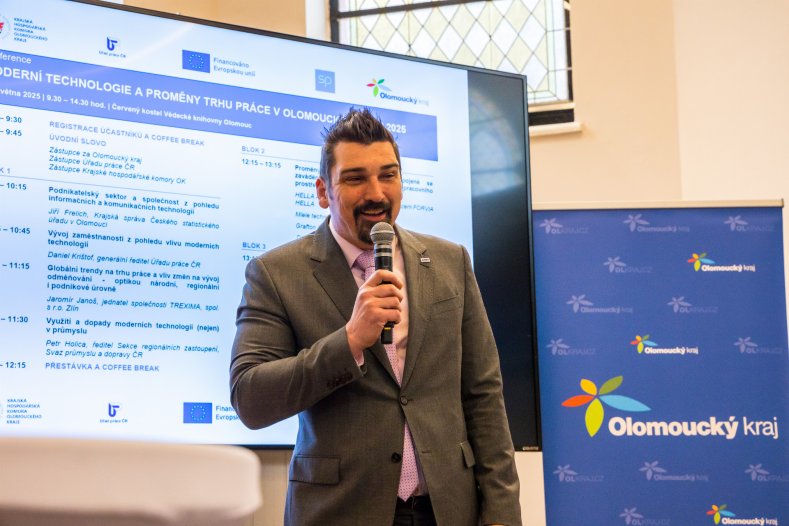 Umělá inteligence a průmysl 4.0. Olomoucká konference ukázala, jak se mění trh práce