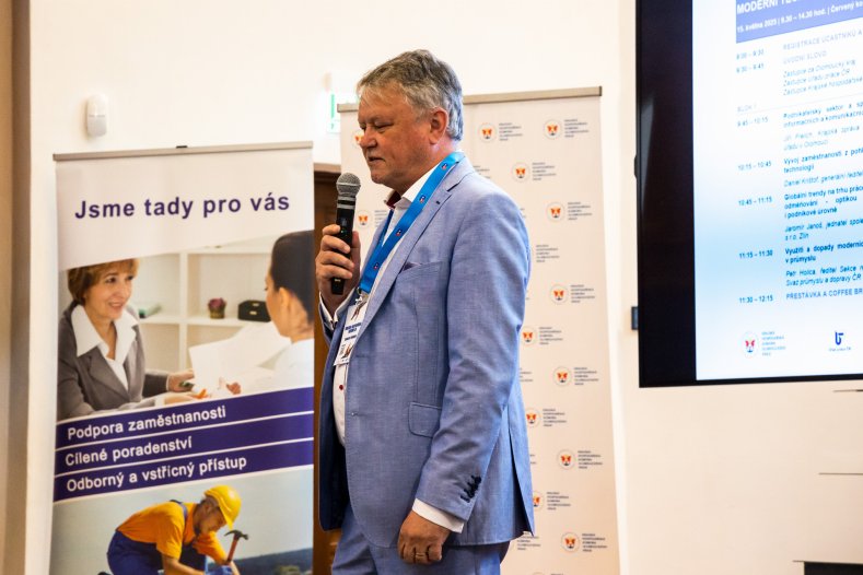 Umělá inteligence a průmysl 4.0. Olomoucká konference ukázala, jak se mění trh práce