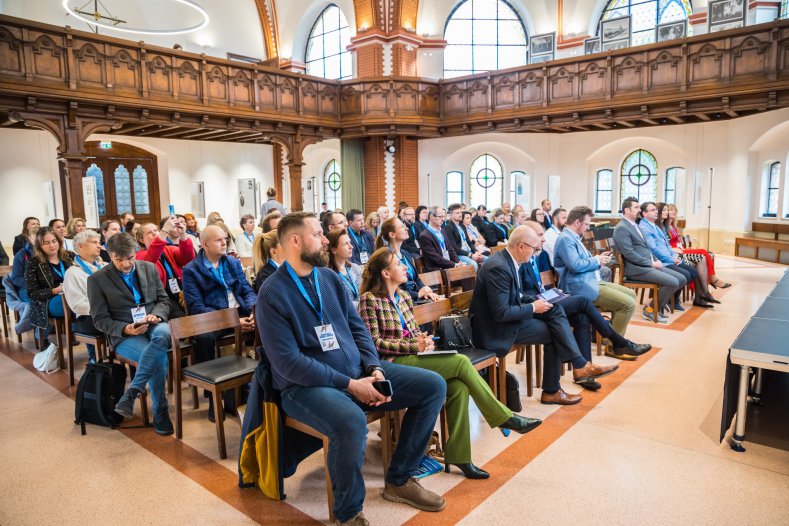 Umělá inteligence a průmysl 4.0. Olomoucká konference ukázala, jak se mění trh práce