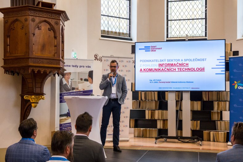 Umělá inteligence a průmysl 4.0. Olomoucká konference ukázala, jak se mění trh práce