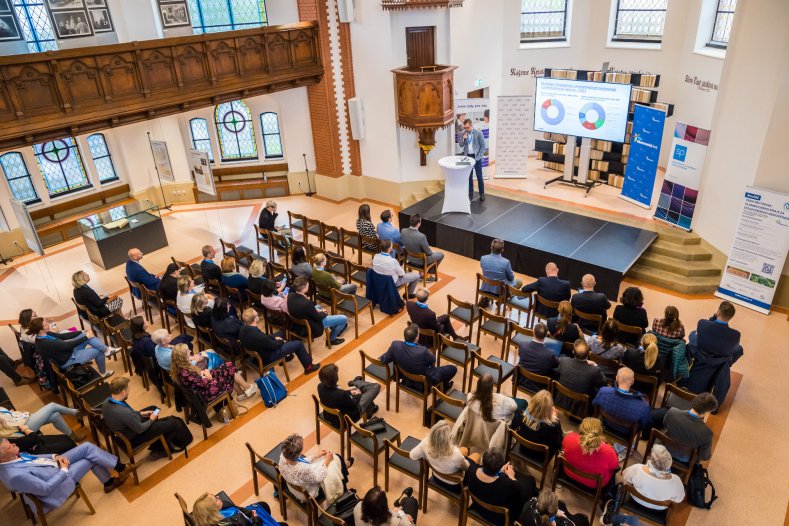 Umělá inteligence a průmysl 4.0. Olomoucká konference ukázala, jak se mění trh práce