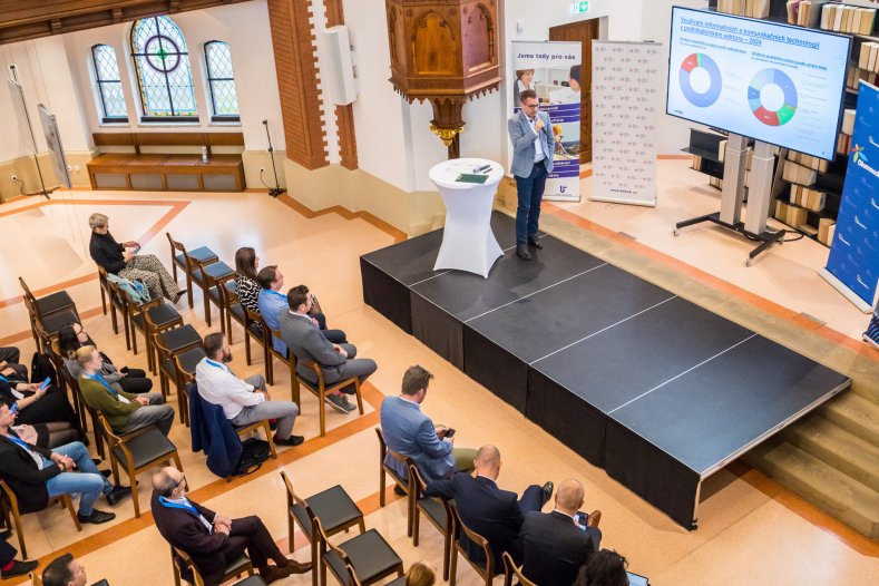 Umělá inteligence a průmysl 4.0. Olomoucká konference ukázala, jak se mění trh práce