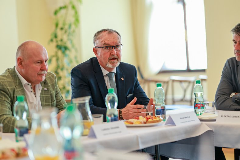 Chybí nám byty a lidi, stěžovali si podnikatelé hejtmanovi