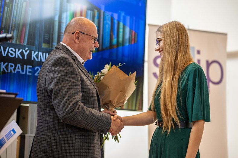 Máte rádi knížky? Těchto pět jmen si dobře zapamatujte