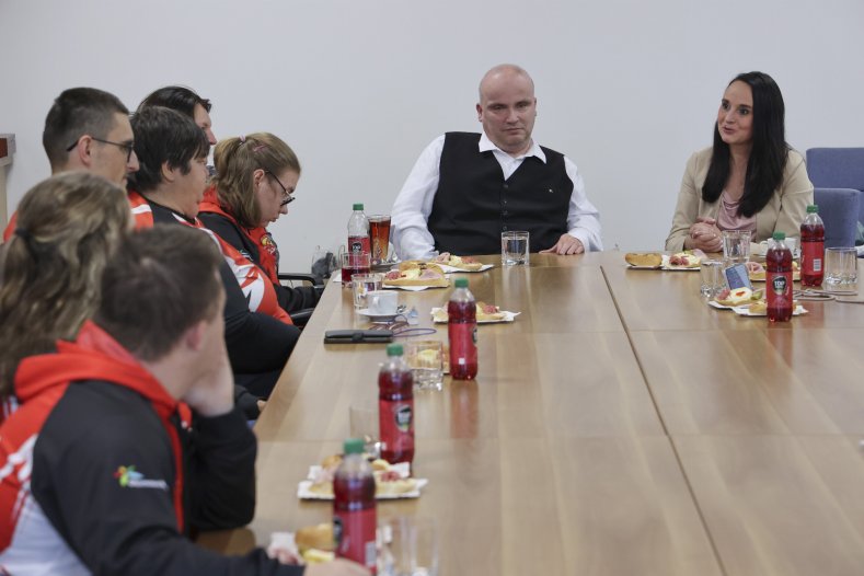  Sportovci s hendikepem sbírají medaile. O svých úspěších a plánech mluvili na kraji
