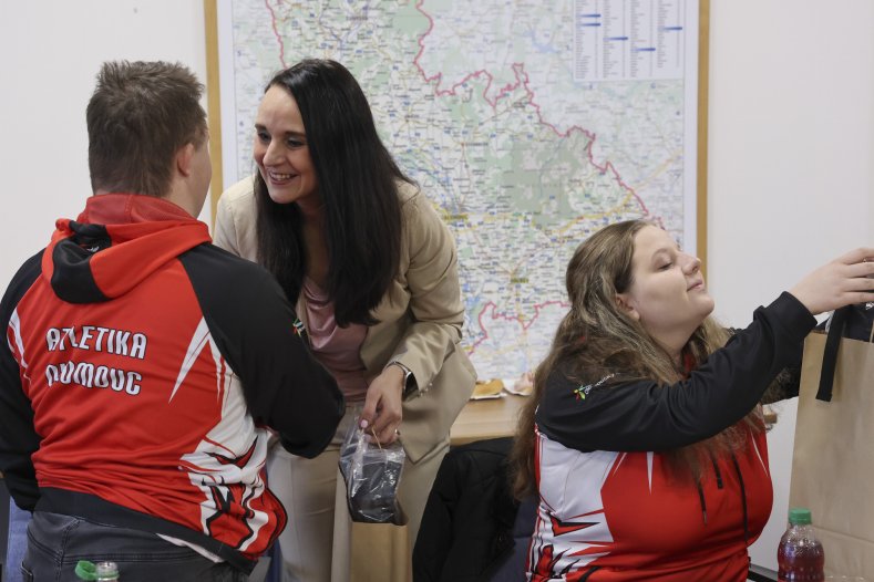  Sportovci s hendikepem sbírají medaile. O svých úspěších a plánech mluvili na kraji
