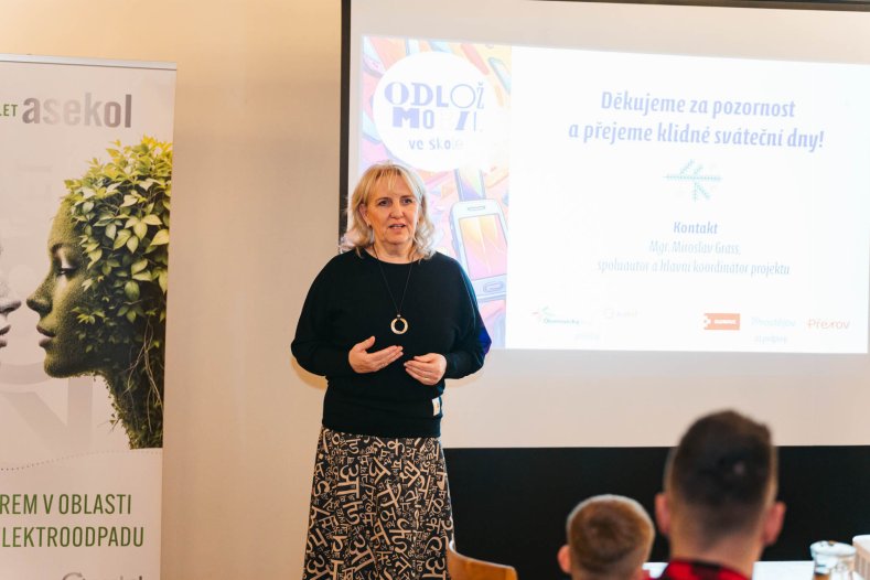  Žáci a studenti odevzdali skoro 10 tisíc starých telefonů. Na oplátku získali zajímavé ceny
