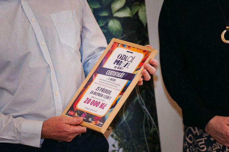  Žáci a studenti odevzdali skoro 10 tisíc starých telefonů. Na oplátku získali zajímavé ceny
