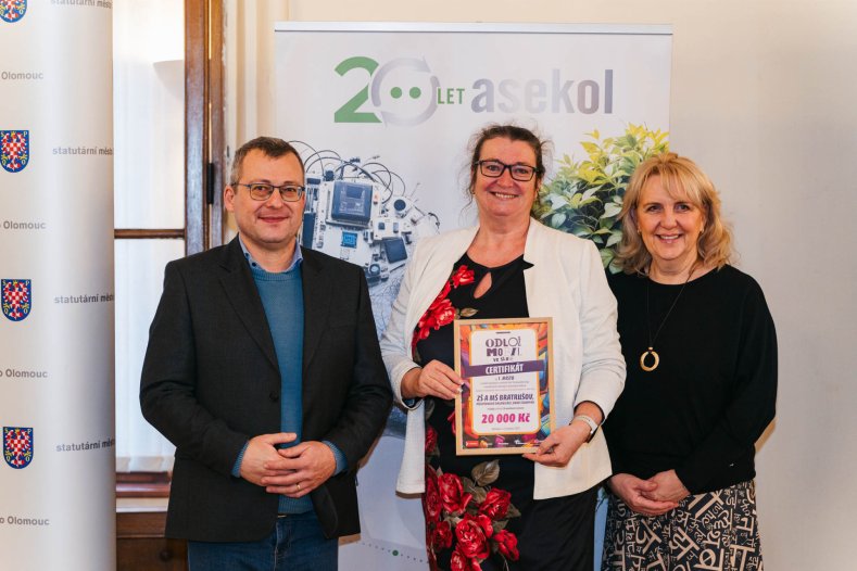  Žáci a studenti odevzdali skoro 10 tisíc starých telefonů. Na oplátku získali zajímavé ceny
