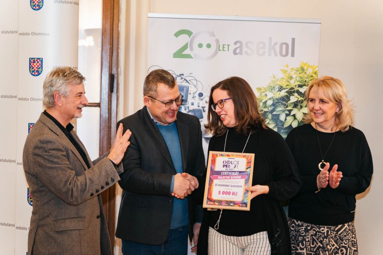  Žáci a studenti odevzdali skoro 10 tisíc starých telefonů. Na oplátku získali zajímavé ceny
