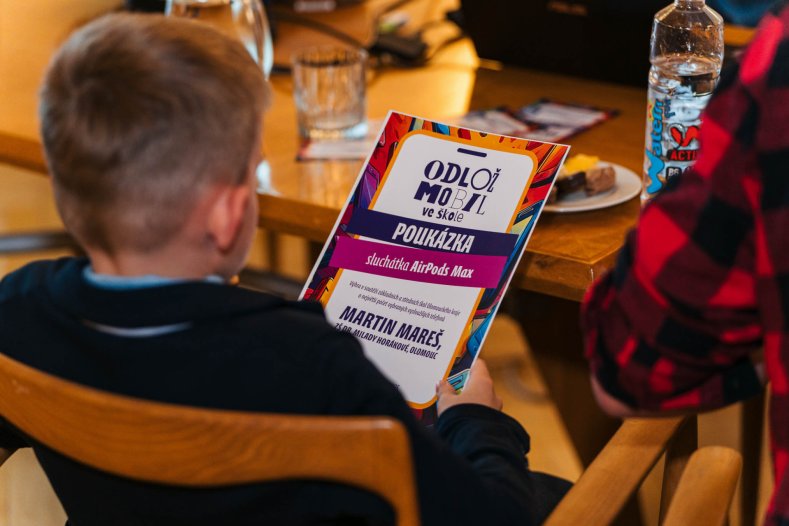  Žáci a studenti odevzdali skoro 10 tisíc starých telefonů. Na oplátku získali zajímavé ceny
