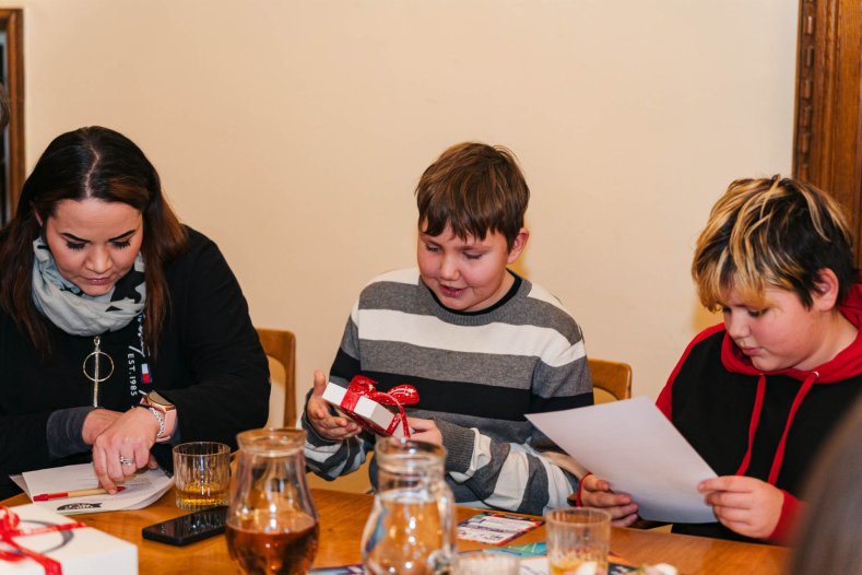  Žáci a studenti odevzdali skoro 10 tisíc starých telefonů. Na oplátku získali zajímavé ceny
