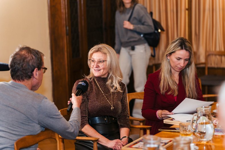  Žáci a studenti odevzdali skoro 10 tisíc starých telefonů. Na oplátku získali zajímavé ceny
