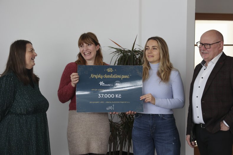  Předali jsme výtěžek z krajského punče. JAN ho využije na komunitní centrum
