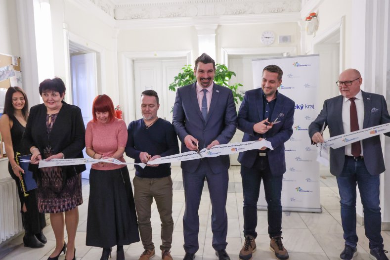 Akademie v suchu, Dům sester v teple – kraj je nechal zrekonstruovat